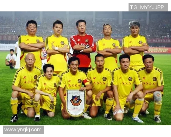 谢尔维的传奇人生与足球梦想：从青涩少年到绿茵场上的闪耀明星